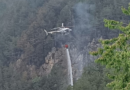 Incendio sul monte Cimadors, bruciati 450 ettari. Ancora fumo, non avvistate fiamme