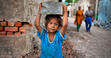 Trieste celebra il grande fotografo Steve McCurry con i suoi Sguardi sul mondo