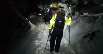 Segue le tracce sbagliate nella neve e si perde sul Jôf di Sompdogna, recuperato dal Soccorso alpino