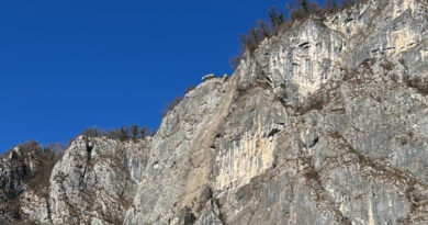 Frana a Villa Santina sulla verticale della via ferrata Farina del Diavolo, nessun ferito