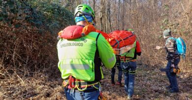 Donna cade nel bosco a Porzus e si procura frattura, soccorsa dal Cnsas